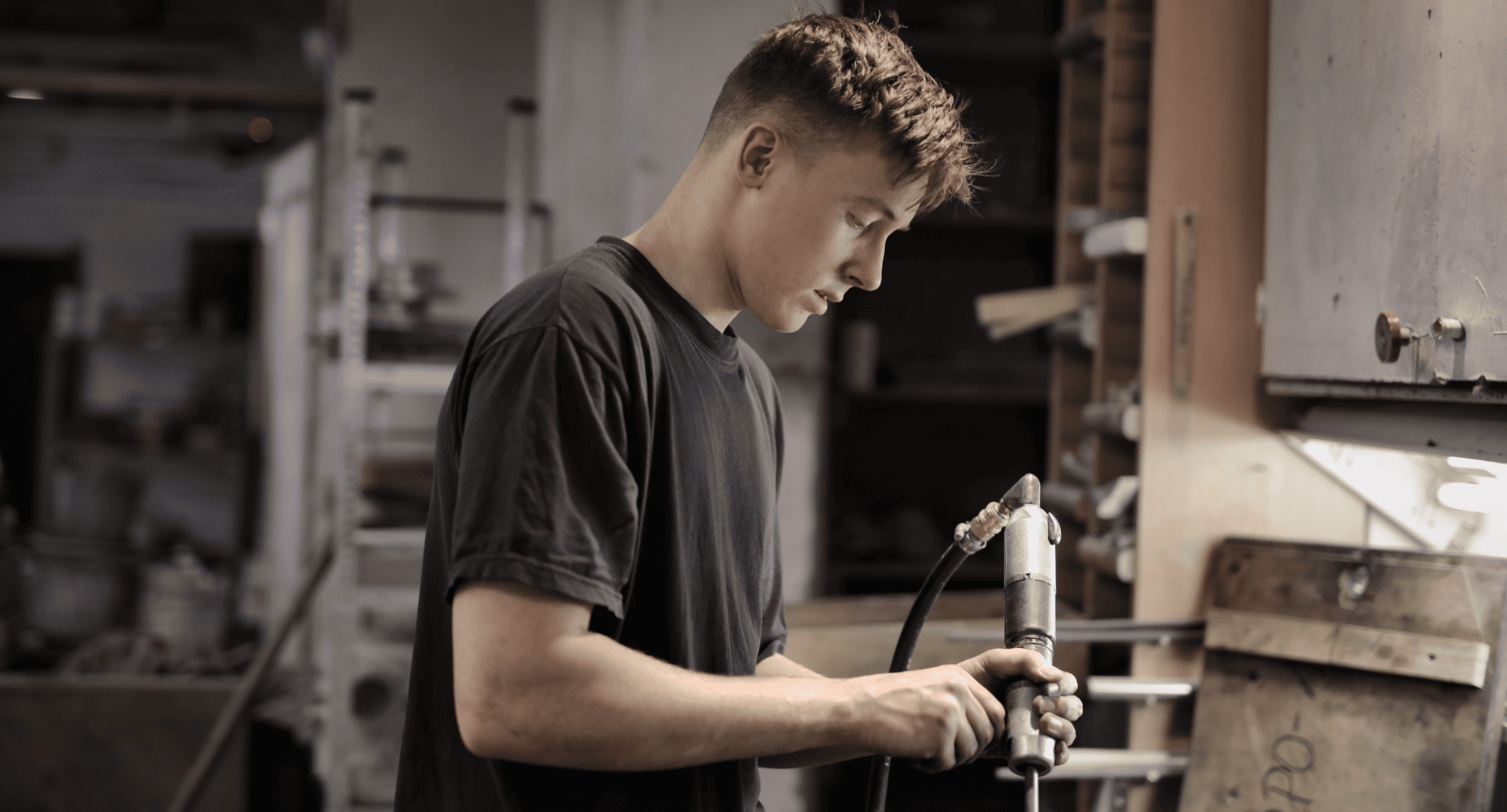 Ajusteur Monteur : un métier clé de l’industrie et de l’aéronautique 